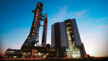 Business στη Σελήνη: Η NASA τις επόμενες ώρες με την αποστολή Artemis στη... σκοτεινή πλευρά του φεγγαριού με στόχο $170 δισ.