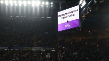 Premier League: Το 75% των φιλάθλων ζητά την κατάργηση του VAR