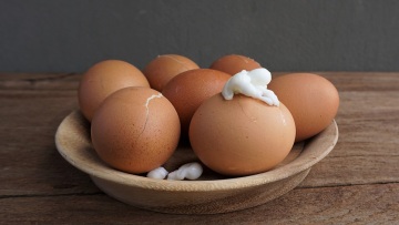 Γιατί σπάνε τα αυγά όταν τα βράζουμε -Τι κάνουμε λάθος