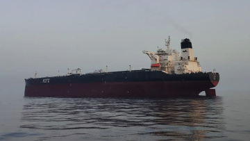 Το Ιράν χτύπησε γιγαντιαίο πετρελαιοφόρο στα ανοιχτά του Ντουμπάι