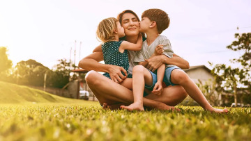 Από το πρώτο στο δεύτερο παιδί – Πώς αλλάζει τον εγκέφαλο η δεύτερη εγκυμοσύνη
