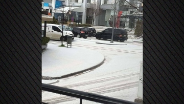 Ξεκίνησε η κακοκαιρία Erminio: Σφοδρή χαλαζόπτωση στον Πολύγυρο Χαλκιδικής, ισχυροί άνεμοι και βροχές