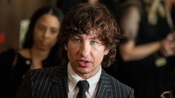 Γιατί όλο και περισσότεροι άνδρες κάνουν botox και fillers – Η περίπτωση του Τζιμ Κάρει και του Μπάρι Κίογκαν
