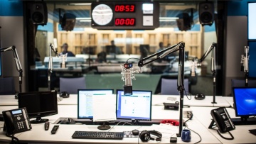 Δικαστής μπλοκάρει την απόφαση Τραμπ για διακοπή χρηματοδότησης της δημόσιας ραδιοφωνίας και τηλεόρασης στις ΗΠΑ 