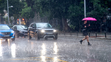 Κακοκαιρία Erminio: Δύσκολο 48ωρο για επτά περιοχές - Σε δύο φάσεις οι καταιγίδες στην Αττική, live η πορεία του καιρού