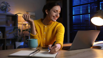 Πρωινοί τύποι ή «νυχτοπούλια»; Ποιοι είναι πιο επιρρεπείς σε άγχος και κατάθλιψη
