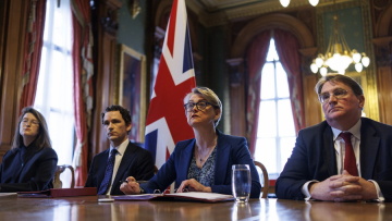 Βρετανία: Σαράντα χώρες συζητούν τρόπους να ξανανοίξει τα Στενά του Oρμούζ μετά τον αποκλεισμό του από το Ιράν