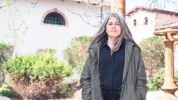 Σέλβα Αλμάδα: «Στην εφηβεία με τις φίλες μου φοβόμασταν ότι θα μας σκοτώσουν στον ύπνο μας»