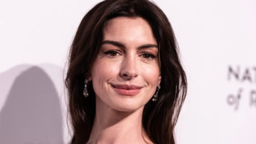 Αν Χάθαγουεϊ: Τι λέει για την ομορφιά, τη γήρανση και το σώμα της στα 43
