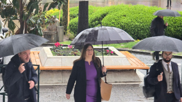 «Μας κοροϊδεύετε;»: Σφοδρή επίθεση Κωνσταντοπούλου στην πρόεδρο στη δίκη για τα «χαμένα» βίντεο των Τεμπών
