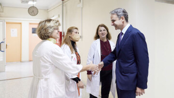Επίσκεψη του Κυριάκου Μητσοτάκη στο νοσοκομείο Μεταξά: Οι ασθενείς αναγνωρίζουν το έργο που γίνεται στο ΕΣΥ