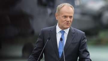 Οι απειλές του Τραμπ για αποχώρηση των ΗΠΑ από το ΝΑΤΟ «μοιάζουν με το σχέδιο των ονείρων του Πούτιν» λέει ο Τουσκ