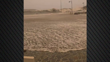 Τεράστια κύματα σκάνε στο λιμάνι της Κιμώλου λόγω της κακοκαιρίας Erminio, δείτε βίντεο