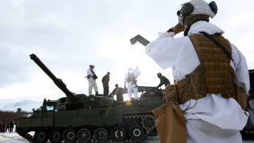 Σκέψεις για ευρωπαϊκό ΝΑΤΟ μετά τις απειλές Τραμπ για αποχώρηση, ενισχύσεις 300.000 στρατιωτών και έξτρα δαπάνη 290 δισ. ευρώ ετησίως