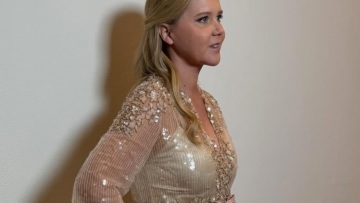 Έιμι Σούμερ: Η σέλφι με μαγιό και το μήνυμα σε όσους την κατακρίνουν μετά την απώλεια κιλών (εικόνες)