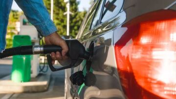 Έρχονται δελτίο καυσίμων και χαμηλότερα όρια ταχύτητας; 
