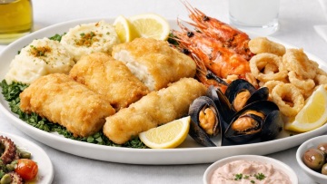 Μπακαλιάρος και θαλασσινά για την Κυριακή των Βαΐων