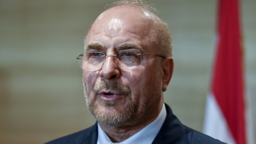 Ο πρόεδρος της ιρανικής Βουλής ειρωνεύεται τις ΗΠΑ: «Από την αλλαγή καθεστώτος… ψάχνουν τους πιλότους»