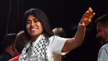 Για διαδικτυακή επιδοκιμασία της τρομοκρατίας κατηγορείται ευρωβουλευτής της γαλλικής αριστεράς