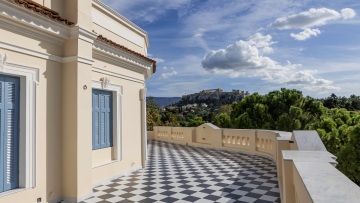 Το πανέμορφο νεοκλασικό της Ερμού που έγινε το νέο Σπίτι του Βιβλίου
