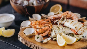 Τι πρέπει να προσέχουμε όταν δίνουμε στα παιδιά θαλασσινά