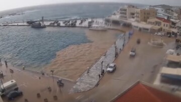 Εντυπωσιακό time-lapse από τη θάλασσα στην Τήνο που γίνεται καφέ μέσα σε 5' λόγω της κακοκαιρίας
