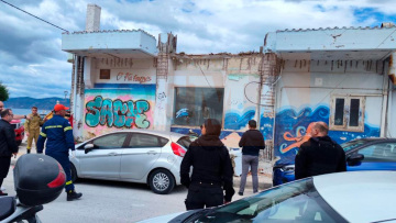 Κατέρρευσε μπαλκόνι στην Κόρινθο και σκότωσε γυναίκα, τραυματίστηκαν τα παιδιά της - Πώς έγινε η τραγωδία