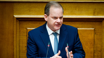 Καραμανλής: Δεν θα είμαι υποψήφιος στις εκλογές, θα μείνω στη Βουλή μέχρι τη λήξη της θητείας μου - Κυβερνητική πηγή: Έπραξε το σωστό