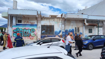 Συνελήφθη ο εργολάβος για το μπαλκόνι που κατέρρευσε και σκότωσε γυναίκα στον Κόρινθο, αναζητούνται μηχανικός, ιδιοκτήτρια και εργάτες