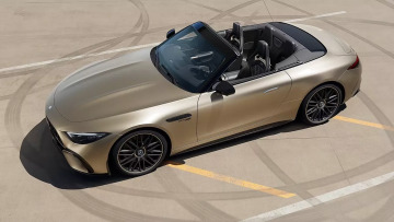 Η Mercedes-AMG SL αφήνει πίσω της το τετρακύλινδρο μοτέρ 
