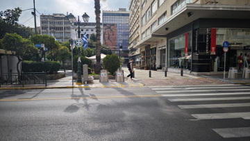 Σε κρίσιμη κατάσταση ο 17χρονος που παρασύρθηκε από λεωφορείο στον Πειραιά - Πώς έγινε το τροχαίο