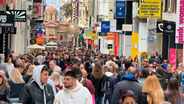 Κυριακή με ανοιχτά καταστήματα: Πλημμύρισε από κόσμο η Ερμού, δείτε βίντεο
