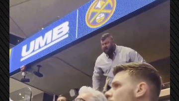 Καυγάς του αδελφού του Γιόκιτς στις εξέδρες: Φώναζε σε οπαδό των Σπερς να κάτσει κάτω γιατί δεν έβλεπε, δείτε βίντεο 