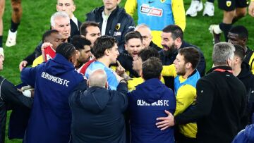 Ολυμπιακός - ΑΕΚ: Ένταση στο φινάλε με Ταρέμι και Ρότα