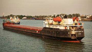 Τουλάχιστον ένας νεκρός και δύο αγνοούμενοι μετά από βύθιση πλοίου που μετέφερε σιτάρι στην Αζοφική Θάλασσα