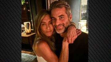 Η Τζένιφερ Άνιστον φωτογραφήθηκε αγκαλιά με τον σύντροφό της Τζιμ Κέρτις