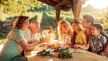 «Αντίδοτο» στην άνοια οι αγαπημένες οικογένειες – Ενώ οι «δύσκολες» αυξάνουν τον κίνδυνο
