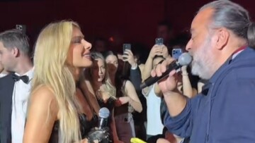 Βίντεο: Ο Μάριος Ηλιόπουλος γιόρτασε τη νίκη της ΑΕΚ τραγουδώντας παρέα με τη Ζόζεφιν
