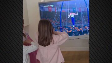 Λευτέρης Πετρούνιας: Η αντίδραση των κορών του που τον έβλεπαν από την τηλεόραση στον τελικό του Παγκοσμίου Κυπέλλου του Καΐρου, δείτε βίντεο
