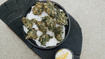 Πιταρούδια με χόρτα του Αθηναγόρα Κωστάκου