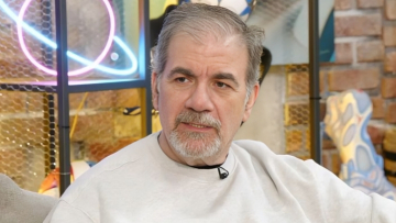 Δημήτρης Σταρόβας για το εγκεφαλικό: Αν ζούσε η μάνα μου δεν νομίζω να άντεχε, ελπίζω να βλέπει ότι τα κατάφερα