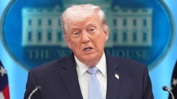 Μπορεί να τσακίσουμε το Ιράν μέσα σε μια νύχτα, ίσως να είναι αύριο Τρίτη, απειλεί ο Τραμπ 