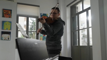 Η συγκινητική ιστορία του 17χρονου Θωμά που κατάφερε να «φωτίσει» μέσα από το κοινωνικό έργο της «Αποστολής»