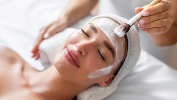 Δέρμα: Oι πιο παράξενες τάσεις περιποίησης που έγιναν viral – Πόσο ωφέλιμες είναι;
