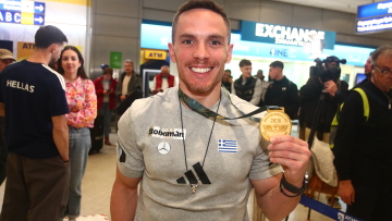 Λευτέρης Πετρούνιας: Επέστρεψε από το Κάιρο με το χρυσό μετάλλιο ο άρχοντας των κρίκων, φωτογραφίες