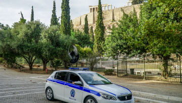 Η ΕΛΑΣ συνέλαβε... δύο αστυνομικούς - Είχαν λεκτικό επεισόδιο στην Ακρόπολη