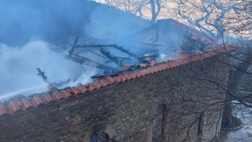 Αχαΐα: Φωτιά σε εκκλησία στην Αιγείρα Αχαΐας, κάηκε ολοσχερώς ο ναός - Δείτε φωτογραφίες
