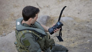 Πώς εντοπίστηκαν οι δύο πιλότοι του F-15 που καταρρίφθηκε στο Ιράν: Η συσκευή που έστειλε το στίγμα τους στους διασώστες