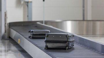 Ταξίδια: Το λάθος με τη βαλίτσα που κάνουν σχεδόν όλοι στο αεροδρόμιο και τους κοστίζει