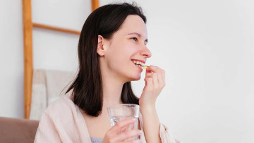 ΙΦΝΕ: Η βιταμίνη που «εκπαιδεύει» το μικροβίωμα του εντέρου